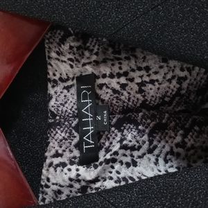 Ladies Size 2 Black Tahari Skirt Suit (2 pieces)